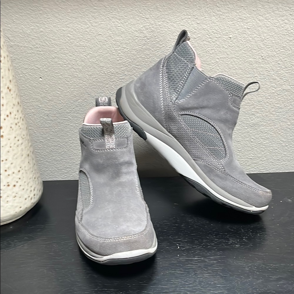 L.L. Bean Women's waterproof insulated pink 9W Gray tek 2.5 Ankle Boots
